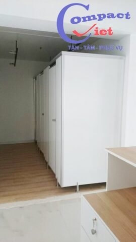 Compact Việt 4H thi công gấp hệ thống phòng thay đồ tại Shop Couple TX với tấm MFC màu trắng chỉ trong “tít tắt”