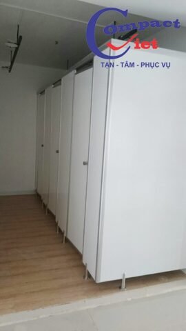 Compact Việt 4H thi công gấp hệ thống phòng thay đồ tại Shop Couple TX với tấm MFC màu trắng chỉ trong “tít tắt”