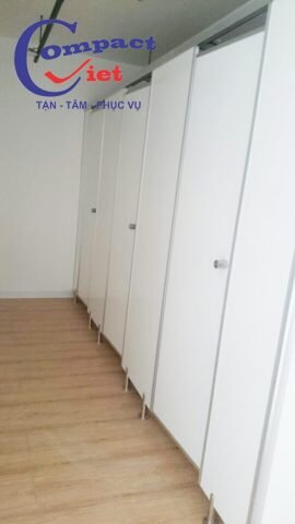 Compact Việt 4H thi công gấp hệ thống phòng thay đồ tại Shop Couple TX với tấm MFC màu trắng chỉ trong “tít tắt”