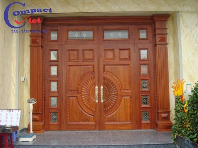 Cửa gỗ căm xe là gì và cách nhận biết vân gỗ căm xe