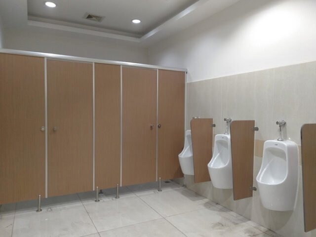 Giá tấm compact làm vách ngăn vệ sinh hiện nay là bao nhiêu?