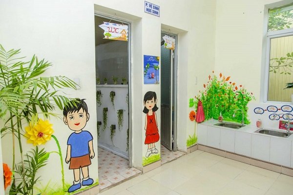hinh-anh-trang-tri-nha-ve-sinh-mam-non208 Hình ảnh trang trí nhà vệ sinh mầm non hình cây cối