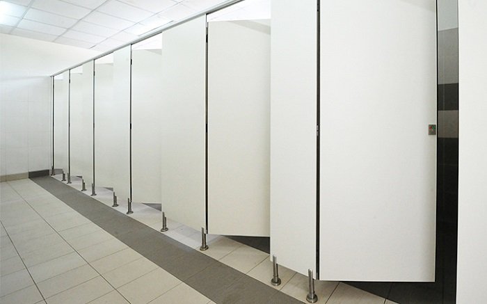 huong-dan-lap-dat-vach-ngan-ve-sinh-3 Hướng dẫn lắp đặt vách ngăn vệ sinh