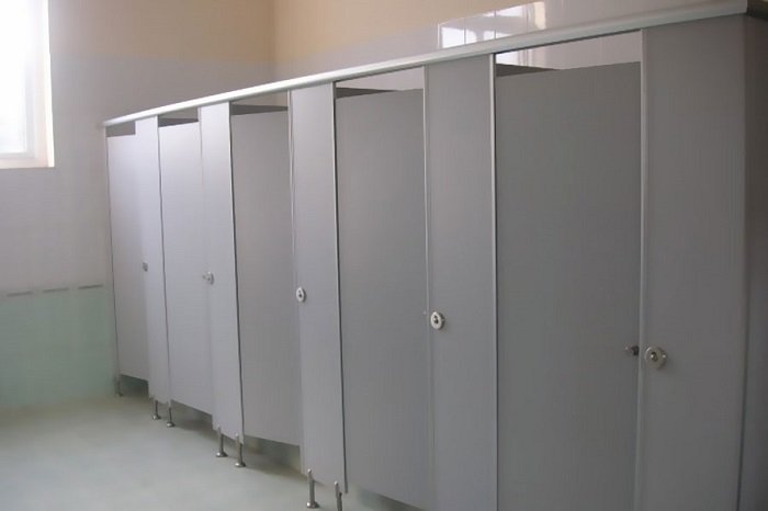 Thực hiện xử lý độ rơ của cánh khi lắp đặt vách ngăn