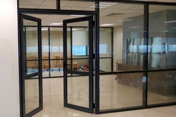 Vách ngăn nhựa lõi thép