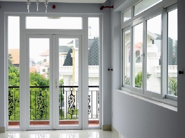 Mẫu cửa nhựa lõi thép phòng ngủ có vách kính cố định