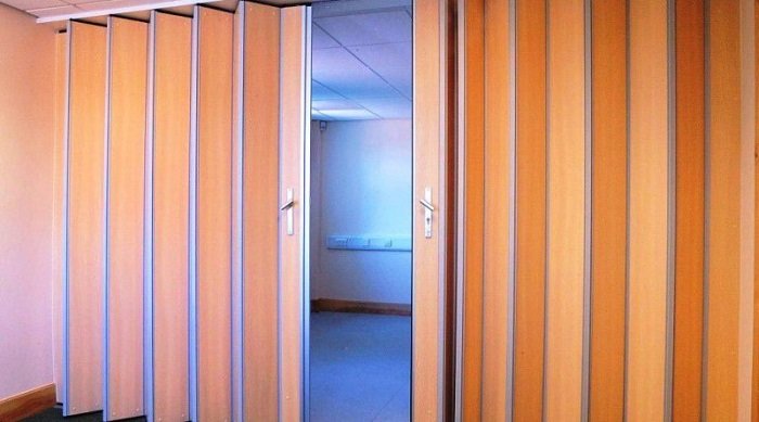 Tấm nhựa xếp vách ngăn nhà vệ sinh