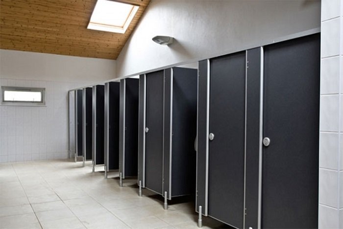 Thi công vách ngăn vệ sinh giá rẻ trọn gói tại Compact Việt