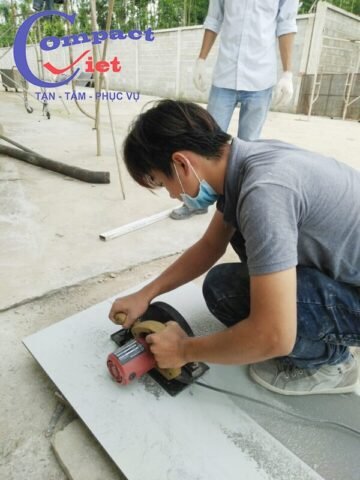 thi-cong-vach-ngan-ve-sinh-cong-trinh-dong-nai-6 Quy trình thi công vách ngăn vệ sinh Compact Việt cho nhà xưởng chuyên nghiệp