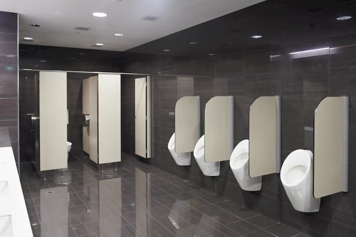 Vách ngăn compact HPL có đặc điểm gì nổi bật và ứng dụng vào đâu?