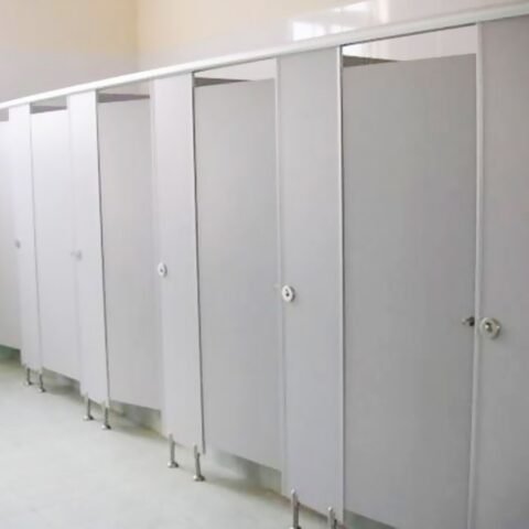 Vách ngăn compact HPL có đặc điểm gì nổi bật và ứng dụng vào đâu?