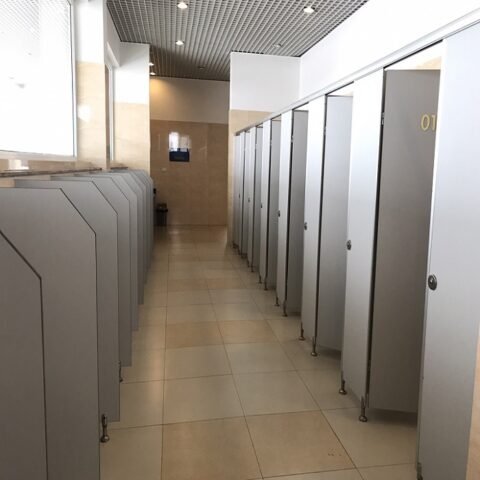 Vách ngăn nhà vệ sinh compact có ưu điểm gì? Ứng dụng ở đâu?