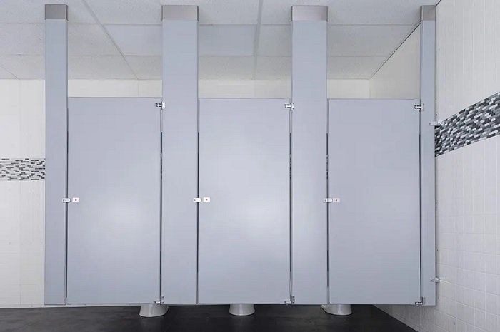 Dễ dàng lắp đặt vách ngăn vệ sinh bằng nhựa