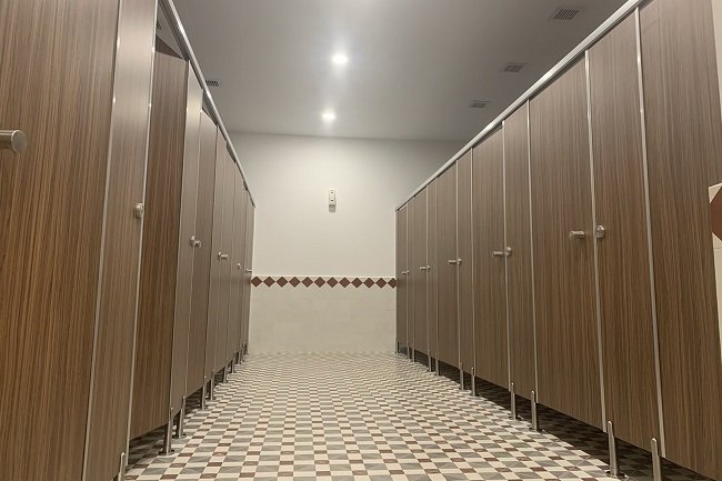 Vách ngăn vệ sinh Compact Việt chống chịu tốt, dễ vệ sinh