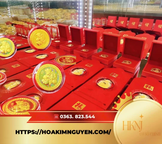 Cận cảnh một chiếc nhẫn vàng tinh xảo