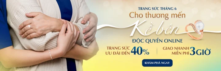 Nhà đầu tư xem xét bảng giá vàng