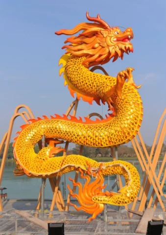 Rồng Vàng Huế ấn tượng với nghệ thuật điêu khắc