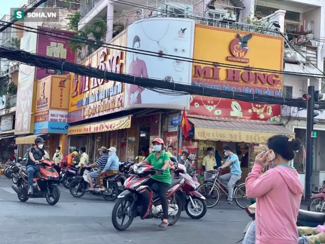 tiem-vang-mi-hong-cho-ba-chieu-uy-tin-vang-tren-30-nam_231