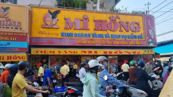 Tiệm Vàng Mi Hồng Chợ Bà Chiểu với các sản phẩm trang sức lộng lẫy