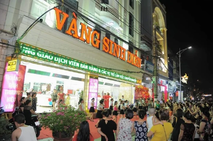 Vàng Sinh Diễn Bắc Ninh: Nâng Tầm Không Gian Sống Sang Trọng Ứng dụng vàng sinh diễn trong phào chỉ và nẹp trang trí