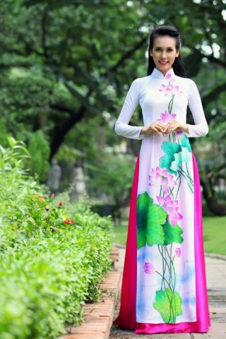 Áo Dài Hoa Sen 2026: Biểu Tượng Thanh Lịch Và Hiện Đại Áo dài hoa sen với chất liệu lụa mềm mại