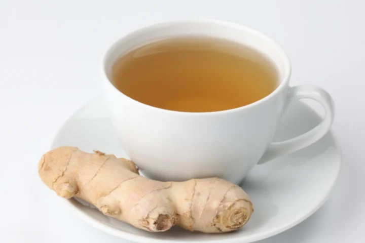 Nên uống nước gừng khi nào để phát huy tối đa công dụng? Bát nước gừng ấm nóng hổi