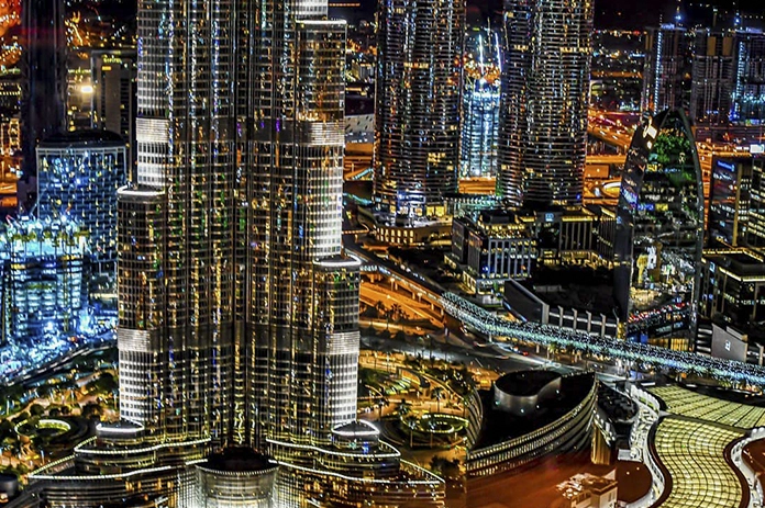 Dubai Là Nước Nào? Khám Phá Vùng Đất Giàu Có và Hiện Đại Bậc Nhất Thế Giới Biểu tượng của Dubai - Tòa nhà Burj Khalifa nhìn từ dưới lên