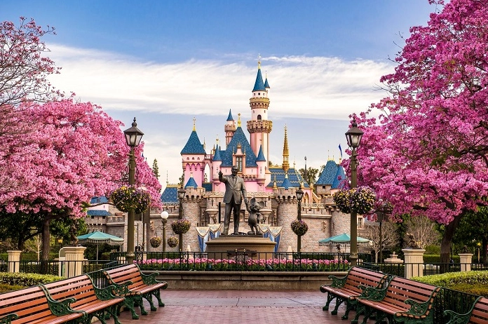 Disneyland Có Ở Những Nước Nào? Khám Phá Thế Giới Phép Màu Cảnh quan tại Tokyo Disneyland