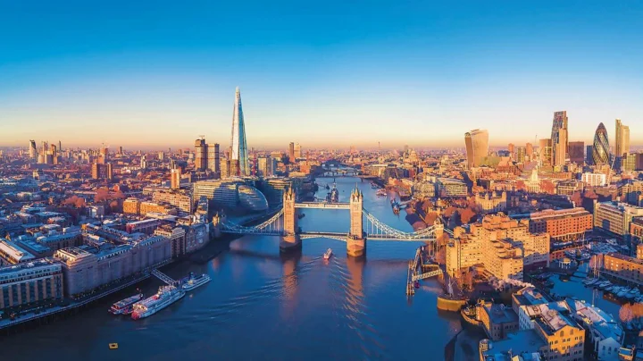 London Ở Nước Nào? Khám Phá Thủ Đô Vương Quốc Anh Cầu Tháp London biểu tượng vào ban đêm