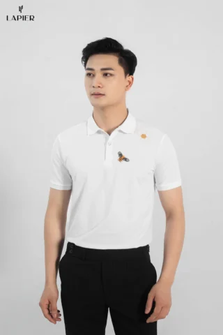 Áo Thun Nam Cao Cấp 2026: Chuẩn Mực Phong Cách và Chất Lượng Chàng trai mặc áo thun nam cao cấp và áo khoác bomber