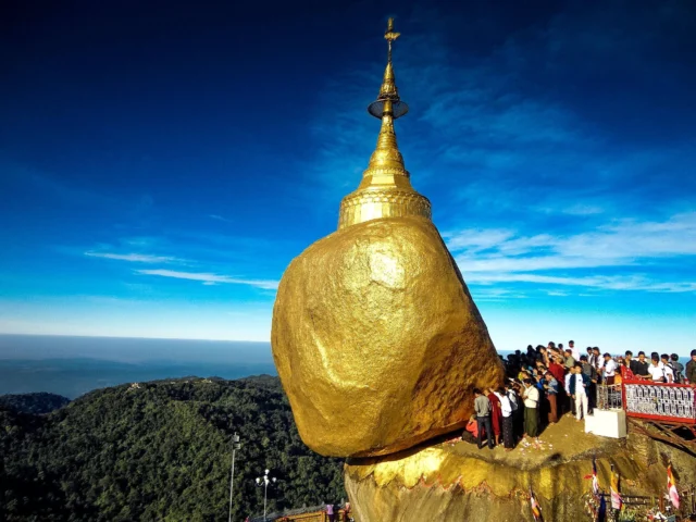 Miến Điện là nước nào? Khám phá Vùng đất và Văn hóa Độc đáo Chùa vàng Shwedagon, biểu tượng tâm linh của Myanmar