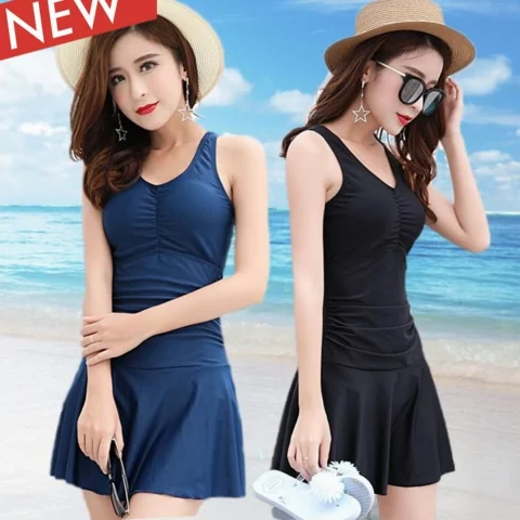 Cô gái mặc áo tắm biển