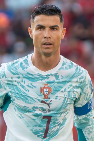 Cristiano Ronaldo trong một trận đấu quốc tế gần đây