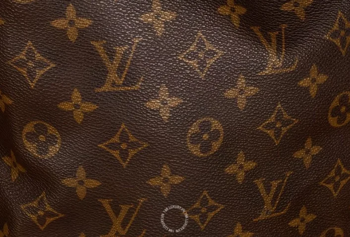 Cửa hàng Louis Vuitton tại một thành phố lớn
