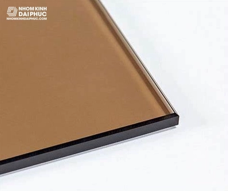 Cửa kính cường lực màu trà đậm