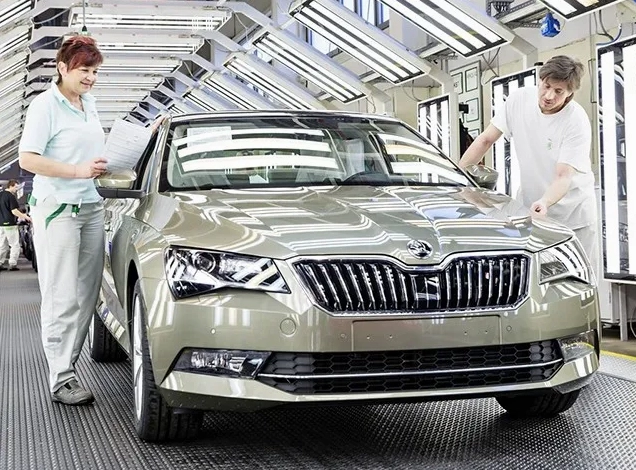 Skoda của nước nào? Hành trình từ Đông Âu đến đẳng cấp toàn cầu 2026 Dàn xe Skoda tại một triển lãm