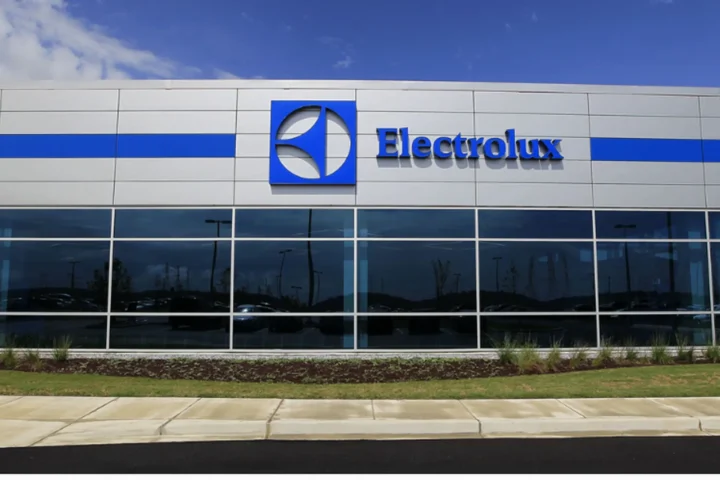 Electrolux của nước nào? Lịch sử và đánh giá chi tiết 2026 Dây chuyền sản xuất máy giặt Electrolux