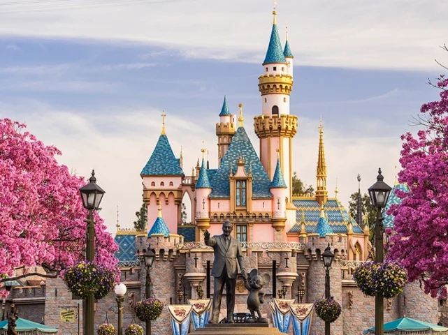 disneyland-co-o-nhung-nuoc-nao-kham-pha-the-gioi-phep-mau_397