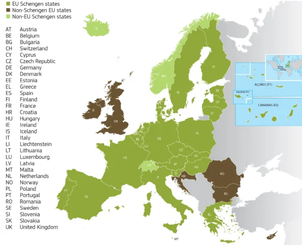Khối Schengen Gồm Những Nước Nào? Cập Nhật 2026 Mới Nhất Du khách vui vẻ tại Châu Âu