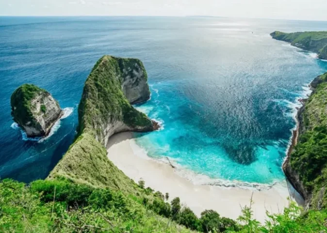 Bali là nước nào? Khám phá thiên đường nhiệt đới Indonesia Đền Uluwatu nhìn ra biển