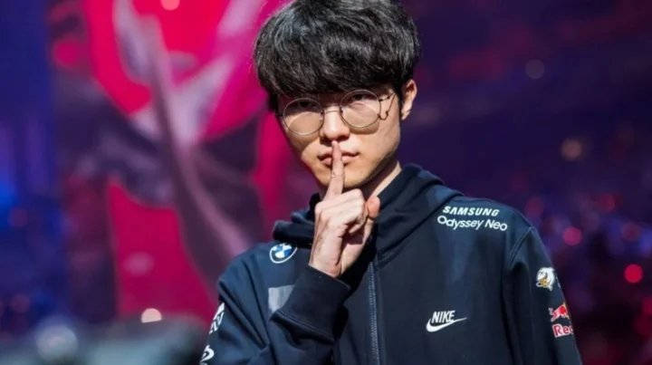 Faker Là Người Nước Nào? Hé Lộ Quốc Tịch Của 'Quỷ Vương' LMHT Faker ăn mừng chiến thắng cùng đồng đội