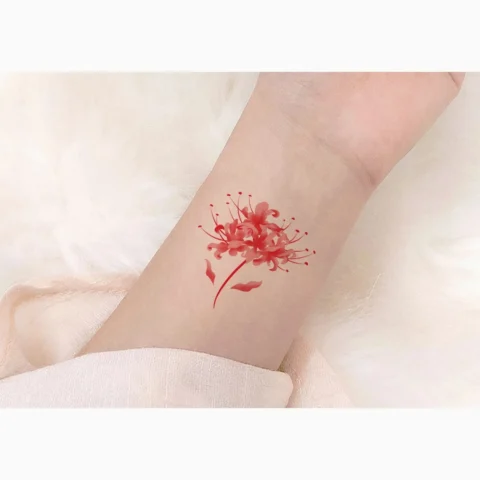 Hình xăm bỉ ngạn mini trên cổ tay