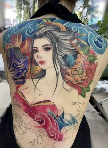 Xăm Hình Cô Gái Nhật: Vẻ Đẹp Truyền Thống và Hiện Đại Hình xăm cô gái Nhật Bản cầm quạt