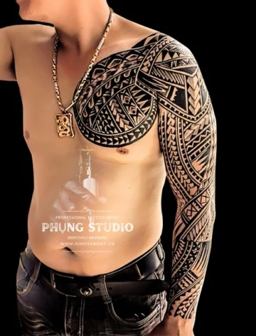 Khám Phá Hình Xăm Maori Full Tay: Ý Nghĩa và Xu Hướng 2026 Hình xăm Maori full tay với các hoa văn phức tạp