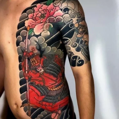 Hình xăm nhật cổ nửa bụng với họa tiết rồng tinh xảo