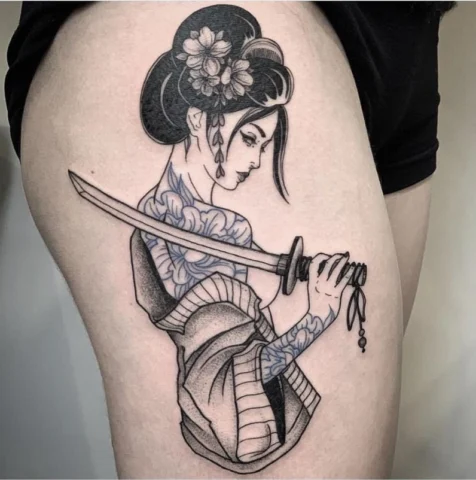 Xăm Hình Cô Gái Nhật: Vẻ Đẹp Truyền Thống và Hiện Đại Hình xăm Onna-bugeisha cầm kiếm