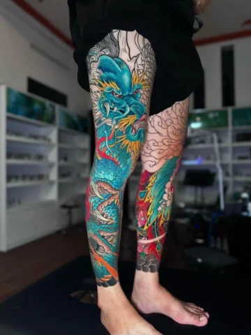 Hình xăm rồng đen trắng full chân đầy uy lực