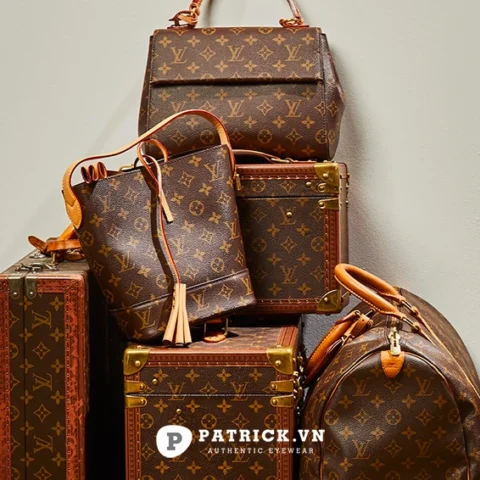 Họa tiết Monogram LV trên túi xách Louis Vuitton