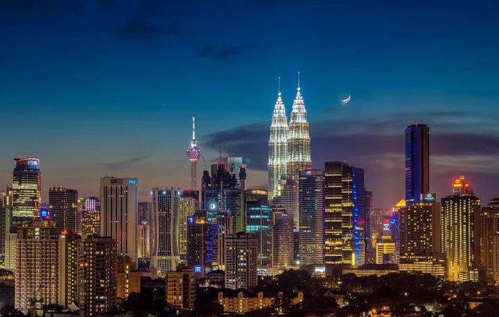 Hoàng hôn rực rỡ trên bầu trời Kuala Lumpur