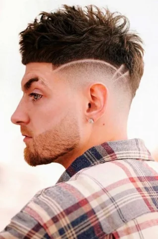 Kẻ vạch tóc nam kết hợp Undercut